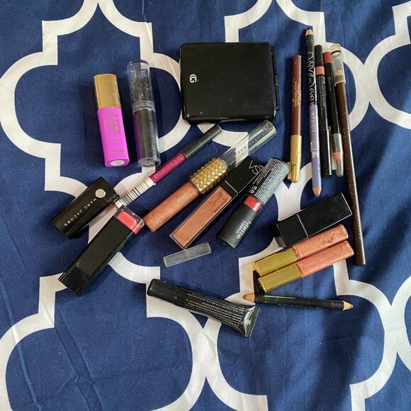 Marc Jacobs/ Estee Lauder /Victoria Secret & more LOT OF MAKEUP - Picture 3 of 11